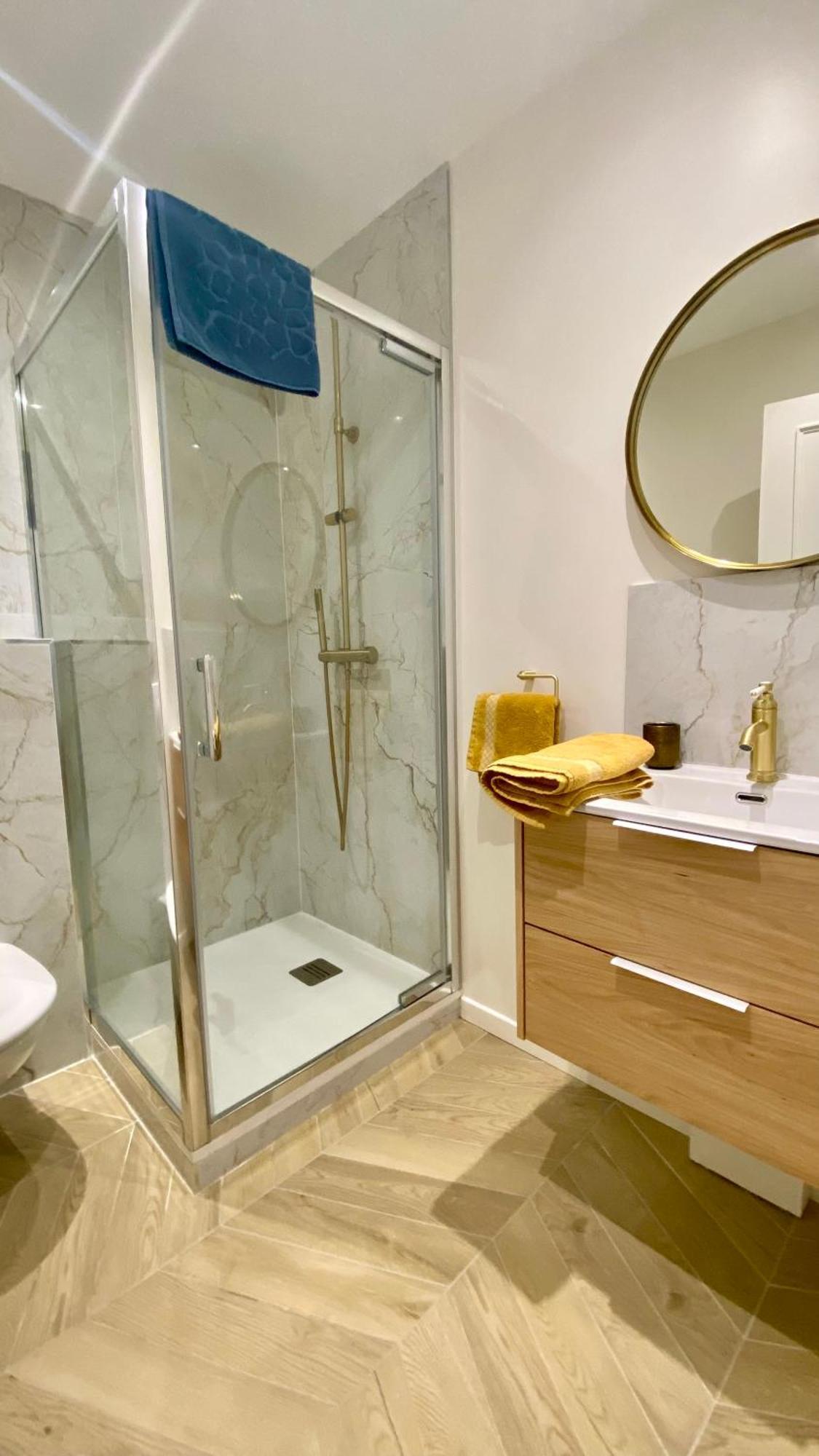 Appartement Apollinaire Au Coeur De Lorient Buitenkant foto